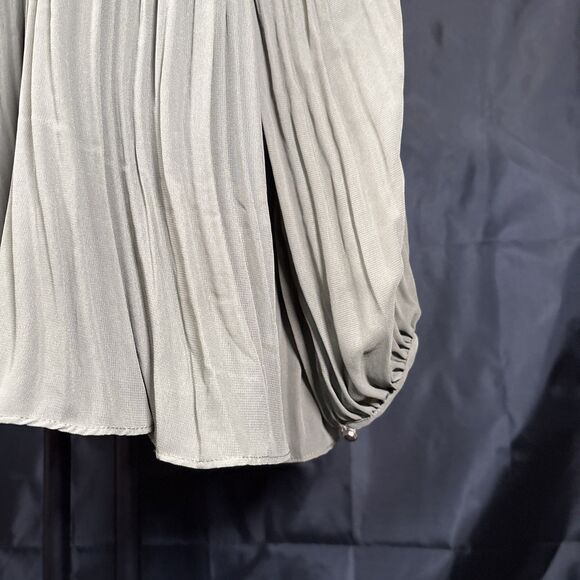 JUSTFAB Women Size M Olive Green Crew Neck Cold Shoulder Long Sleeve Blouse - Picture 11 of 14